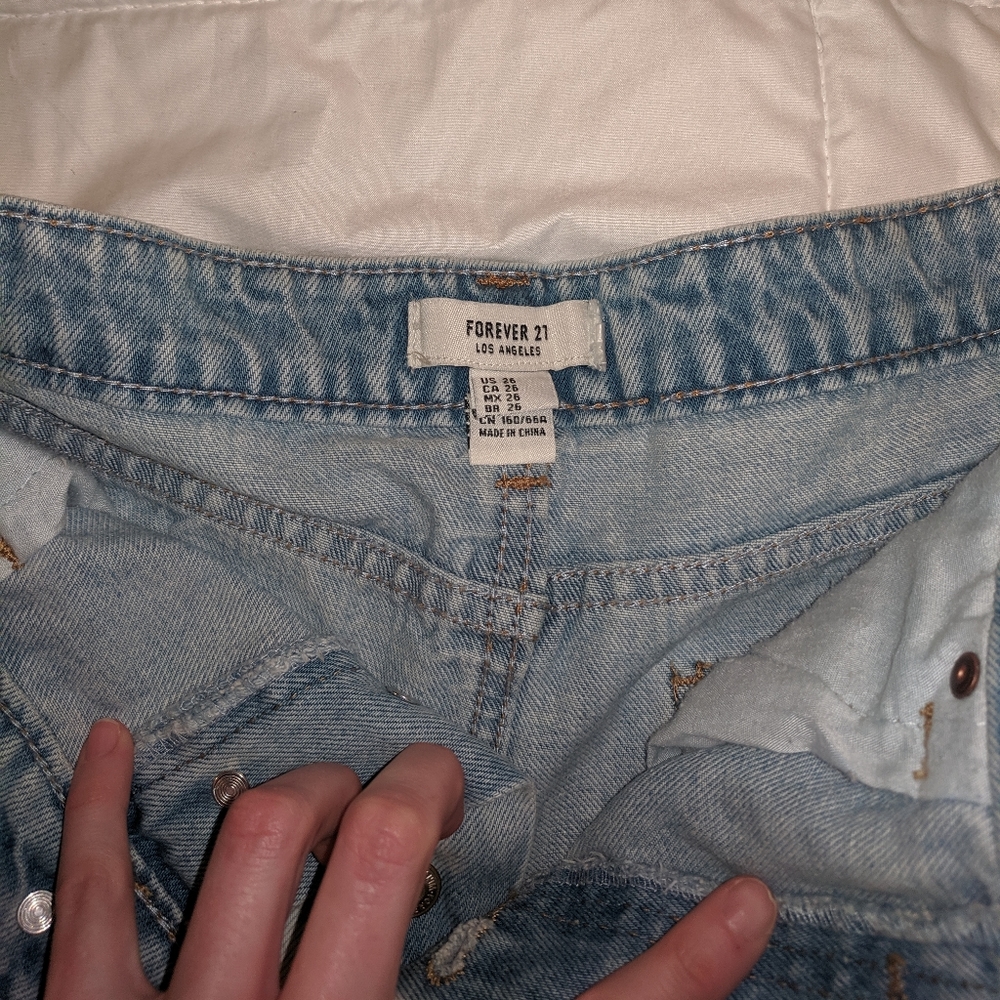 HIGH RISE Mom Jean shorts - Picture 6 of 6